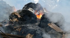 Rozsiahly požiar v obci Parchovany. Od včera večera hasia senník