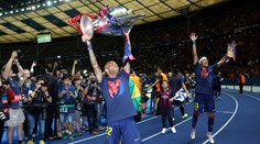 Messiho blízky priateľ Alves ostáva v FC Barcelona