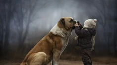 Nádherné fotografie. Matka fotí svoje deti so zvieratami