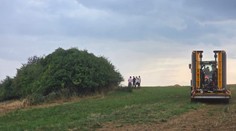 Hrozivý nález neďaleko Topoľčian. Traktorista v kríkoch našiel kostrové pozostatky, hlava bola oddelená od tela