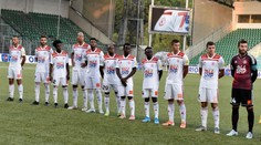 Futbalisti AS Trenčín vydražili špeciálne dresy k výročiu SNP. Pridali sa k nim aj Nitrania