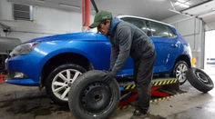 Prezuť auto na letné pneumatiky? Odborník prezradil, či už je ten správny čas