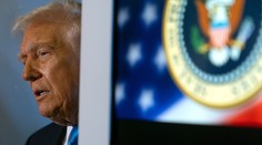 Trump uznal, že tretí mandát mu zakazuje ústava. Naznačil však, že to nie je definitívne