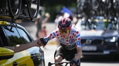 Obrovská rana pre Tour de France. Dvojnásobného víťaza po páde čaká operácia, topfavorit musel odstúpiť