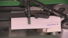 Voliť zo zahraničia môžete iba poštou. Má to však jeden háčik