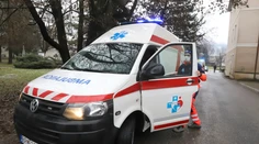 Silný vietor v Bratislave spôsobil zranenia, staršiu ženu aj muža previezli do nemocnice