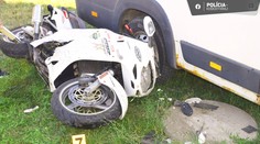 Tragická nehoda na východe Slovenska. Muž (†60) po viacerých nárazoch vyletel z motorky