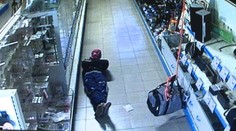 Krádež ako v Mission Impossible: Zlodej sa zlanil do obchodu v Nitre