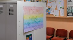 Škola si chcela uctiť obete útoku na Zámockej. Po Mazurekovom tlaku akciu zrušila, ministerstvo ju bráni