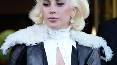 Lady Gaga zažiarila. Len ten výstrih odhalil, čo nemal