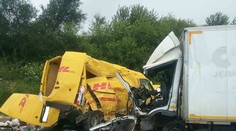 Vážna nehoda pri Námestove: Z dodávok zostala len kopa šrotu