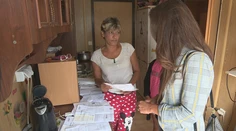 Žijú s potkanmi a myšami. Pani Mária so synom už roky žiadajú mesto o novú strechu nad hlavou