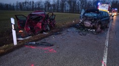 Pri Nitre sa čelne zrazili dve autá. Zranenia utrpeli tri osoby