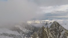 Prudký vietor, rozviaty sneh a zastavené lanovky. Vysoké aj Nízke Tatry zasiahla silná víchrica