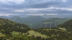 Z plaviek do hrubých svetrov? Na niektorých miestach nás čakajú teploty ako na jeseň
