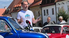 Matovič predstavil symbol boja proti mafii. Kandidáti OĽaNO budú jazdiť na desiatkach fiatoch