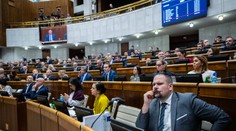 Viacerí ministri ustáli hlasovanie o dôvere. Jeden z nich však získal výrazne menšiu podporu