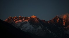 Pod Mount Everestom vrazilo lietadlo do vrtuľníka, hlásia mŕtvych