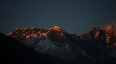 Pod Mount Everestom vrazilo lietadlo do vrtuľníka, hlásia mŕtvych