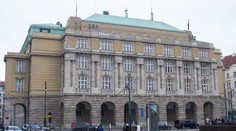 V budove Filozofickej fakulty UK v Prahe sa po streľbe opäť učí. Škola zvýšila bezpečnostné opatrenia