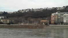 Nad PKO sa zmráka čoraz viac