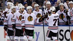 Chicago zdolalo NY Rangers 5:3 vďaka hetriku Panarina