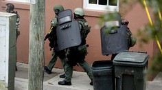 Rukojemnícka dráma v Charlestone sa skončila, muža postrelili