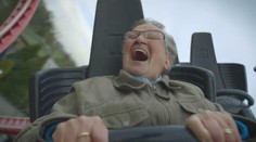 Úprimná radosť v lunaparku: Babička (78) prvýkrát na horskej dráhe