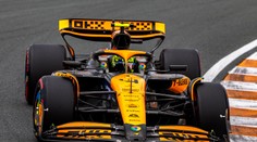 Norris vyťažil víťazstvo z prvej pozície na štarte. Verstappen na domácej trati na pódiu nechýbal