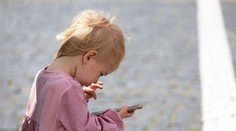 Ročné dieťa odišlo z jaslí. Na ulici ho našiel okoloidúci