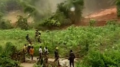 VIDEO: Domorodci utekali pred lavínou z hliny a kameňov