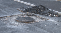 Oprava cesty na slovenský spôsob. Nový asfalt úplne zdemolovali