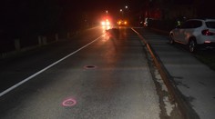 Tragická nehoda v Rimavskom Brezove: Chodca ležiaceho na ceste zrazilo auto, zraneniam podľahol