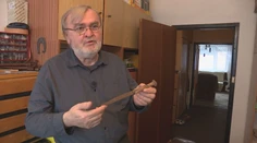 Už roky zbiera, reštauruje a vyrába pastierske nože, pozrite sa ako vyzerá práca nožiara