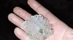 VIDEO: Neďaleko Slovenska vyčíňala supercela. Sprevádzali ju aj päťcentimetrové krúpy