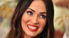 Megan Fox sa vyzliekla do plaviek. Radšej to nemala robiť