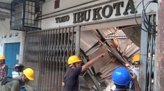 Pri silnom zemetrasení v Indonézii zahynuli desiatky ľudí, stovky utrpeli zranenia