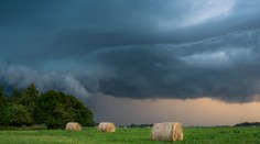 SHMÚ zvýšil výstrahu pred búrkami na druhý stupeň, najsilnejšie budú na východe