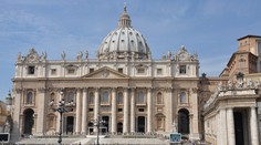 Vatikán nepovoľuje rozptyľovanie popola zomrelých, ani jeho domáce uchovávanie