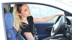 Muž, ktorý nenávidí ženy za volantom? Keď ho obiehali, cielene búral do ich áut