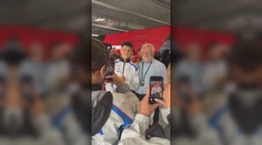 Na preteky F1 zavítala aj legenda internetu. S deduškom z meme obrázkov sa fotili aj pretekári