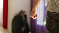 Žena bojuje v nemocnici o život po brutálnom útoku partnera. Za podobný čin bol v podmienke