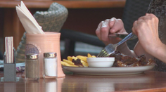 Za obedy sme počas leta platili rekordné sumy. Bratislava však nie je ani zďaleka najdrahšia