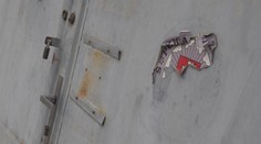 Sám si našiel ukradnuté auto, to následne zmizlo z policajnej garáže. Aj tak musí platiť