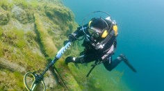 Z dna jazera vytiahli tisíce rokov starý poklad. Mohol patriť rímskym vojakom