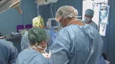 Dvoch košických chirurgov obvinili z podvodu v kauze pochybných plastických operácií