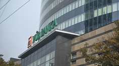 Ku školám sa pridávajú aj banky. Zamestnancom dali 17. novembra voľno