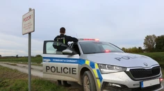 Bič na unikajúcich šoférov. Českí policajti vyvíjajú technológiu, vďaka ktorej môžu na diaľku zastaviť vozidlo