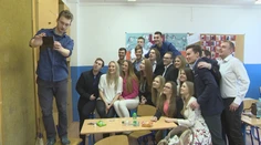 Posledné foto pred akademickým týždňom, maturanti už vedia známky z písomiek