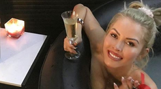 Mia Bella po zmenšení pŕs opäť mení imidž. Už nie je blondína